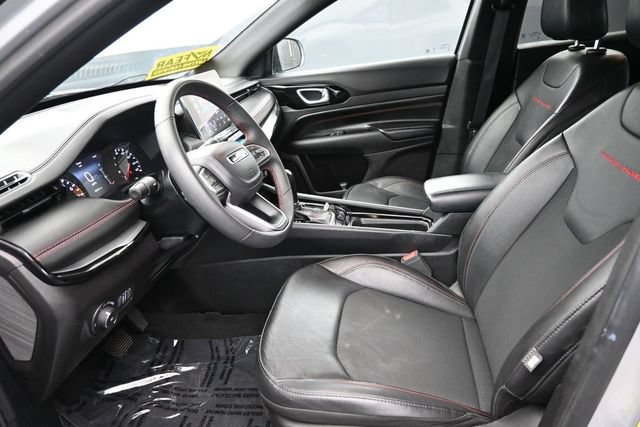 Used 2025 Jeep Compass Trailhawk AWD/4WD image 15