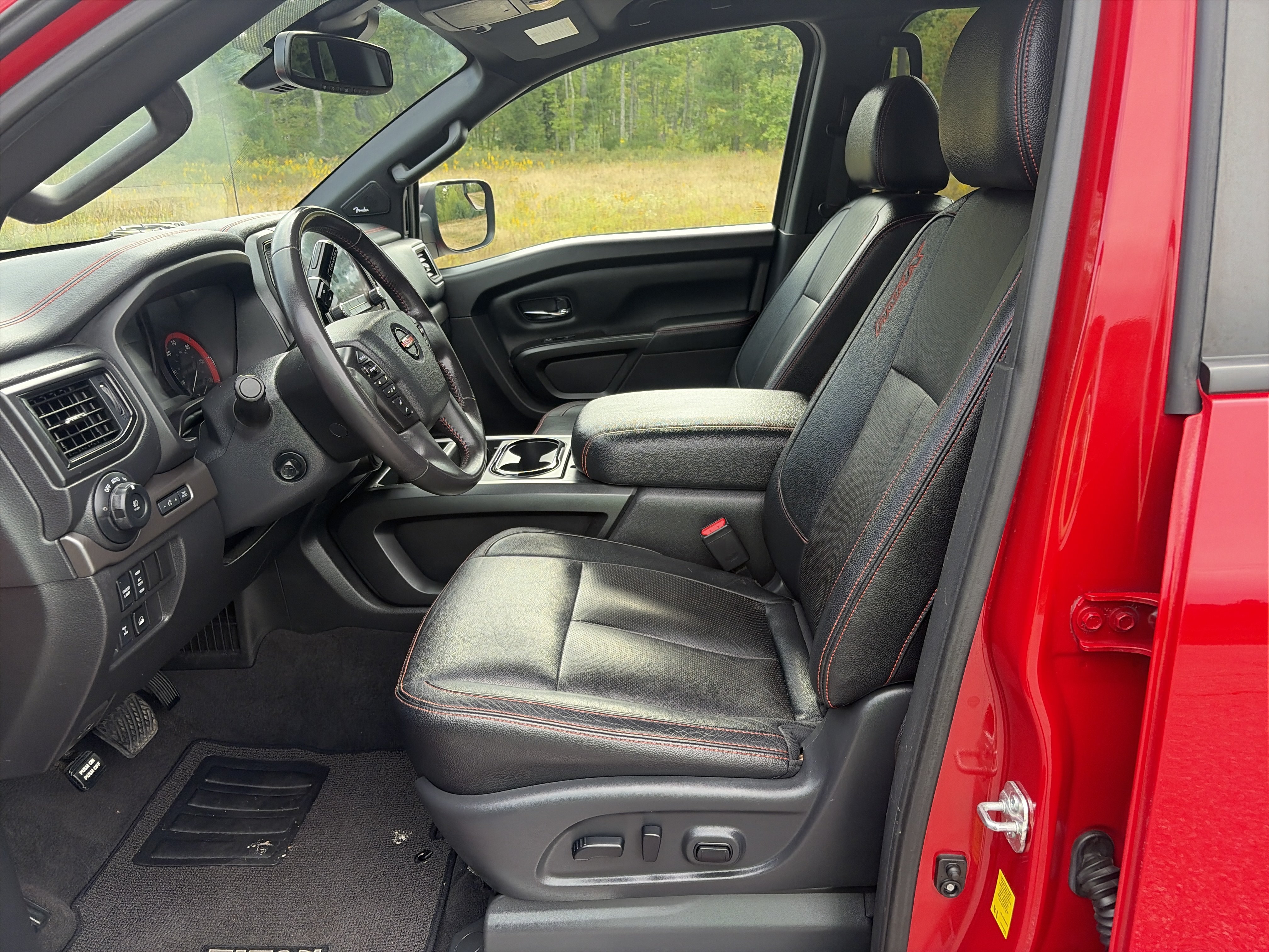 Used 2021 Nissan Titan PRO-4X w/ Pro-4x Convenience Package AWD/4WD image 17