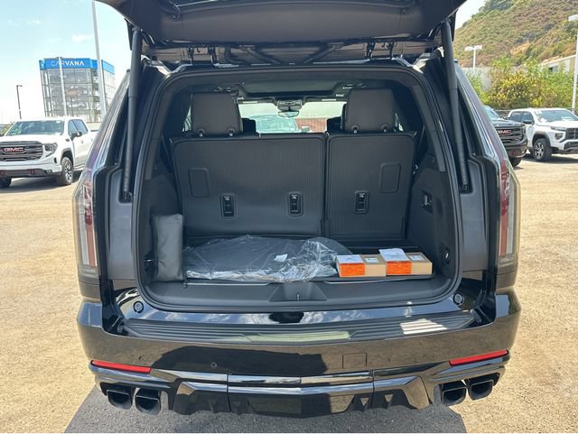 New 2026 Cadillac Escalade V w/ LPO, ONYX Package AWD/4WD image 31