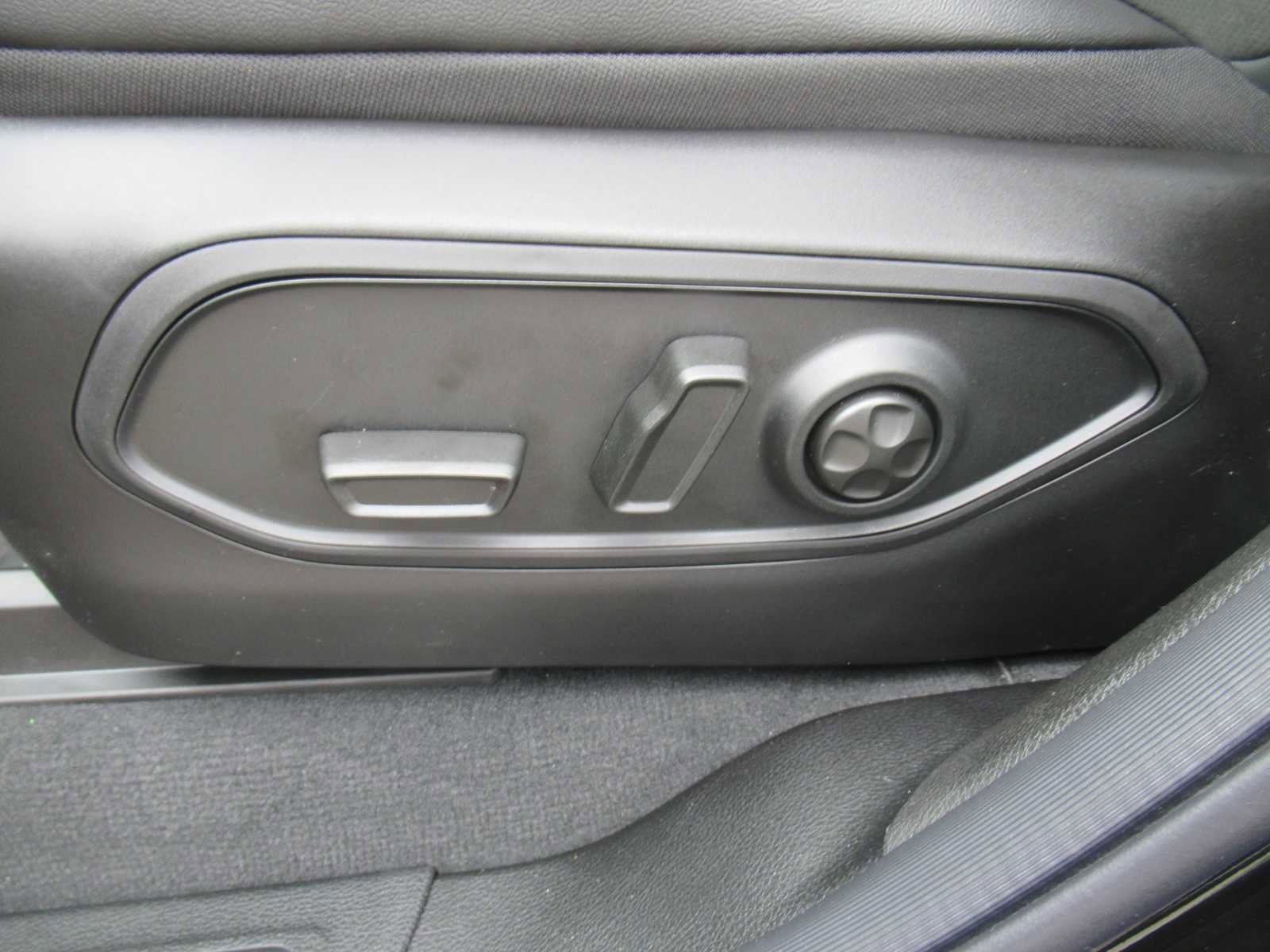 New 2025 Jeep Grand Cherokee L Altitude image 21