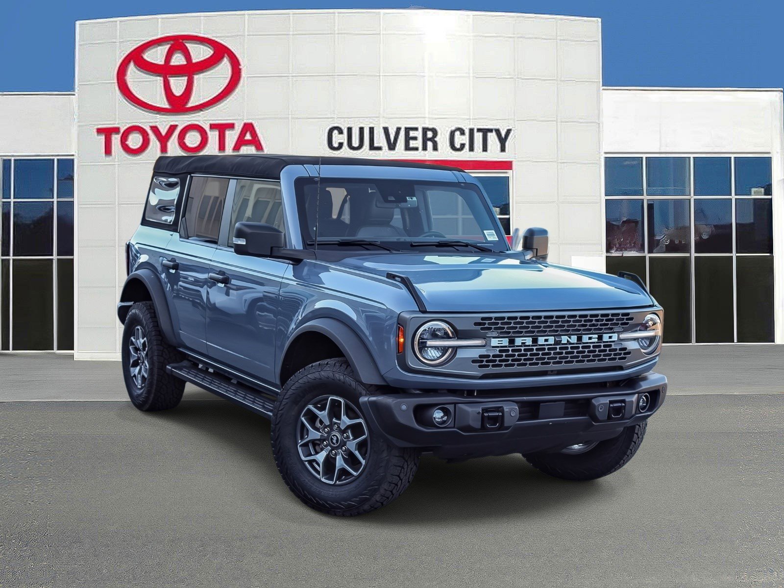 Used 2023 Ford Bronco Badlands image 1