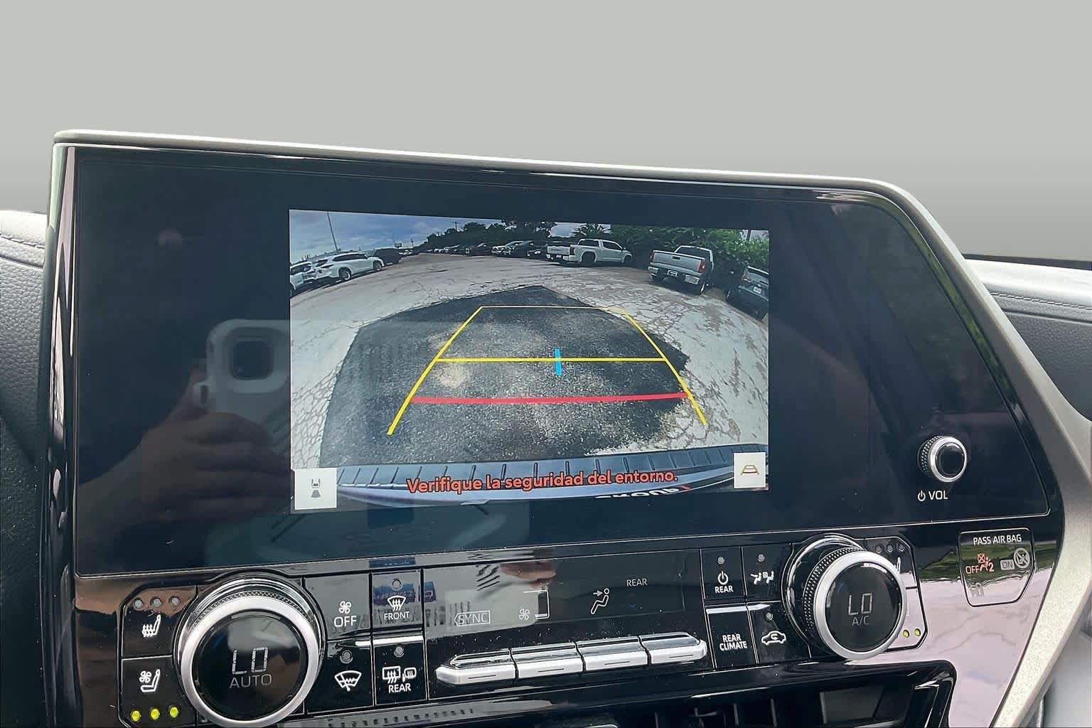 Used 2025 Toyota Highlander Limited FWD image 27