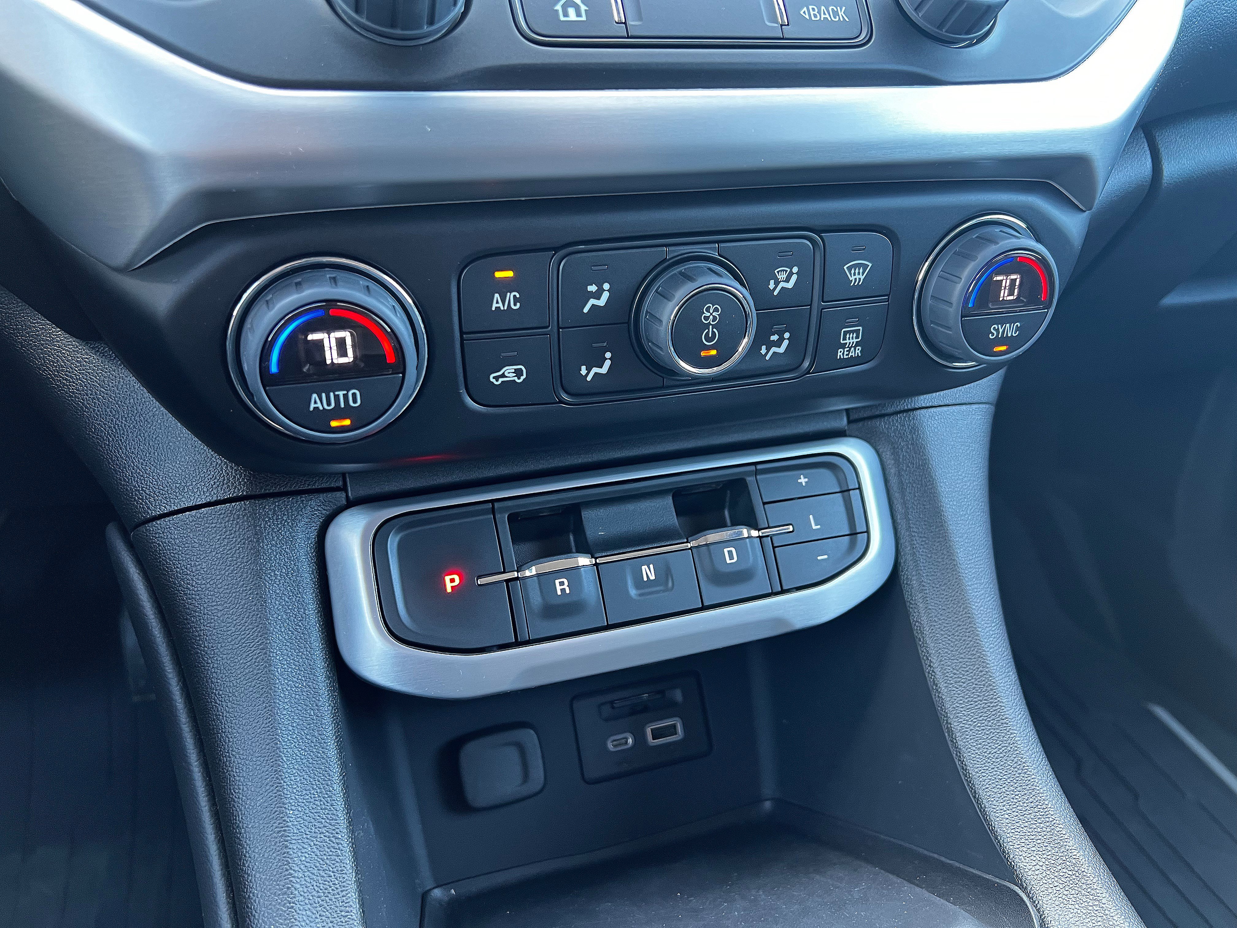 Used 2023 GMC Acadia SLT w/ Preferred Package image 16