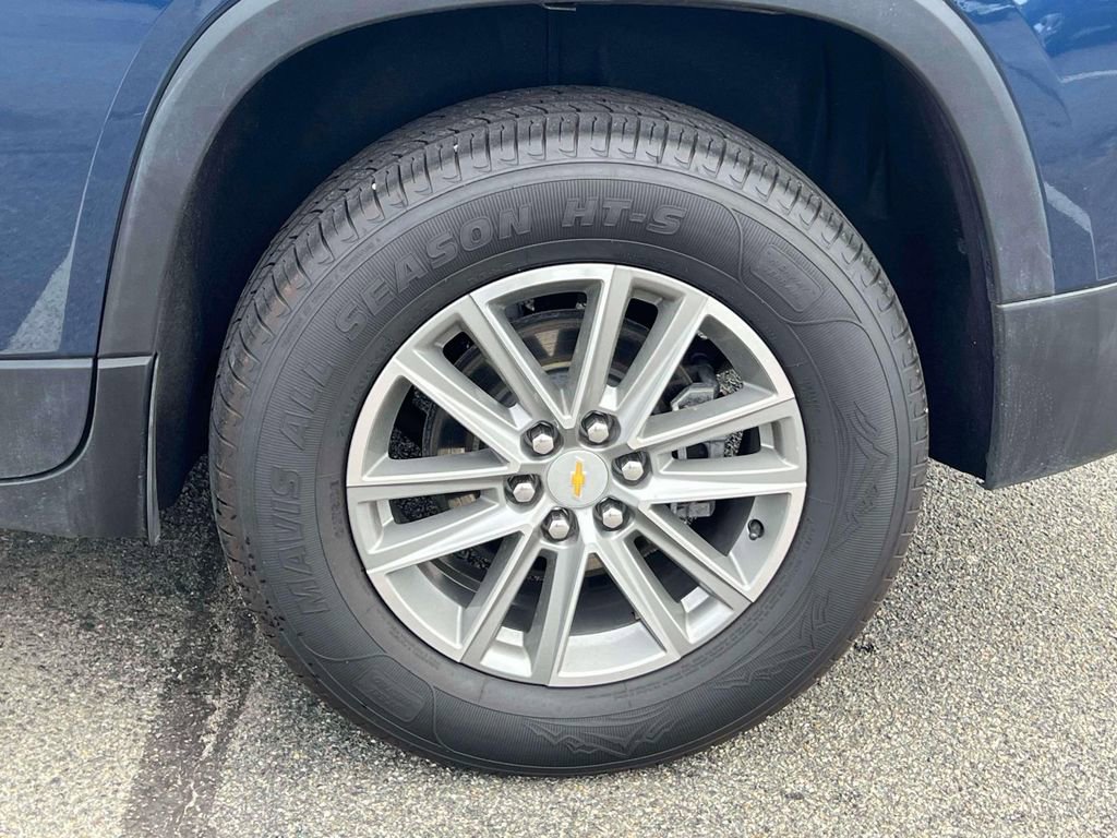 Used 2023 Chevrolet Traverse LT FWD image 9