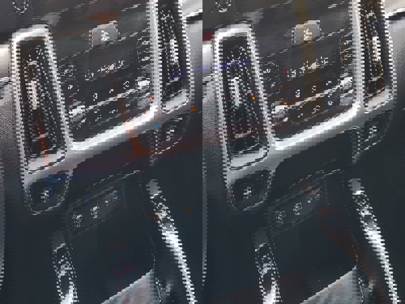 Used 2023 Kia Sorento S w/ Panoramic Sunroof Package image 18