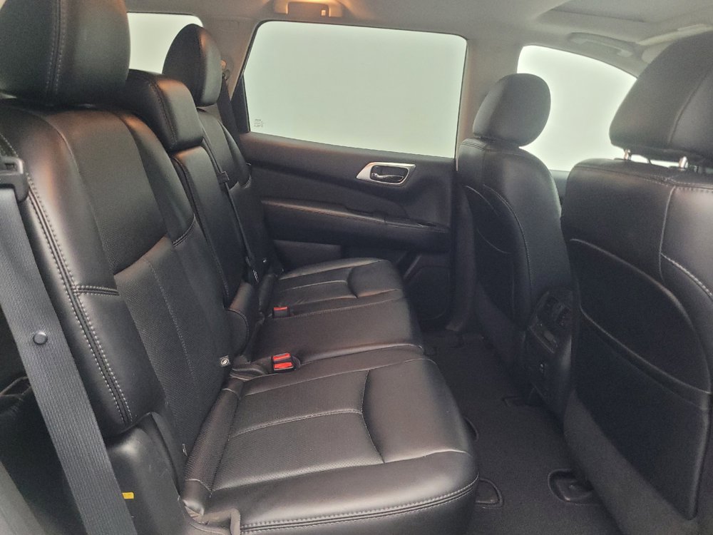 Used 2017 Nissan Pathfinder Platinum FWD image 19