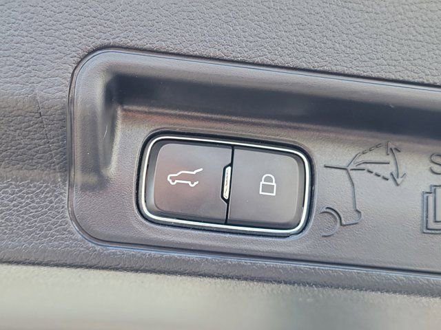 Used 2021 Ford Explorer XLT AWD/4WD image 14