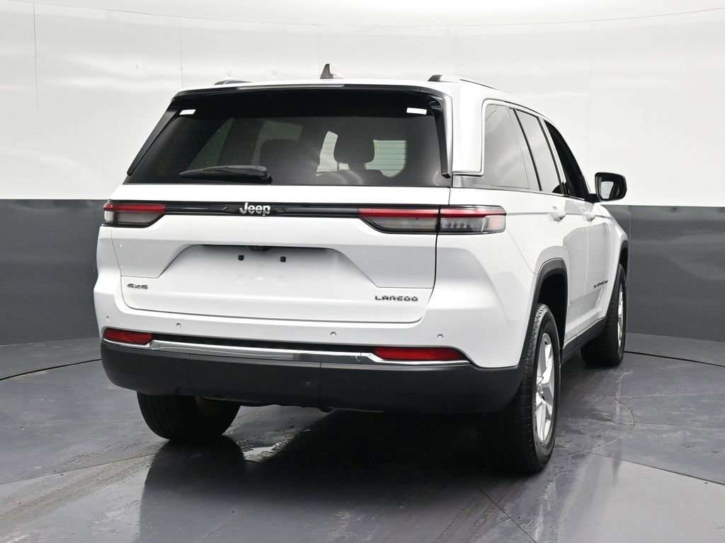 Used 2023 Jeep Grand Cherokee Laredo AWD/4WD image 2