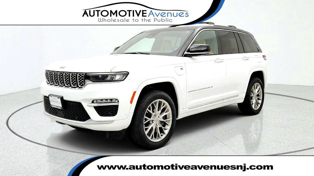 Used 2023 Jeep Grand Cherokee Summit w/ Luxury Tech Group V AWD/4WD image 1