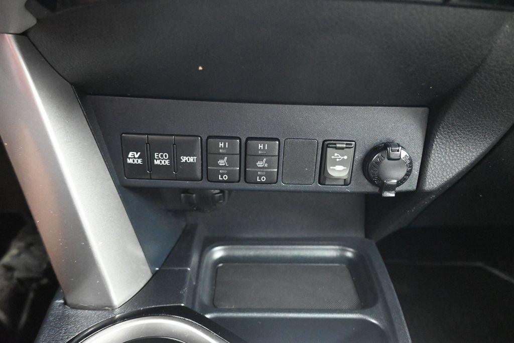Used 2018 Toyota RAV4 Limited AWD/4WD image 22