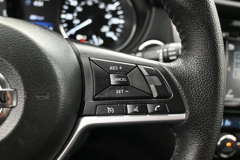 Used 2019 Nissan Rogue SV AWD/4WD image 12