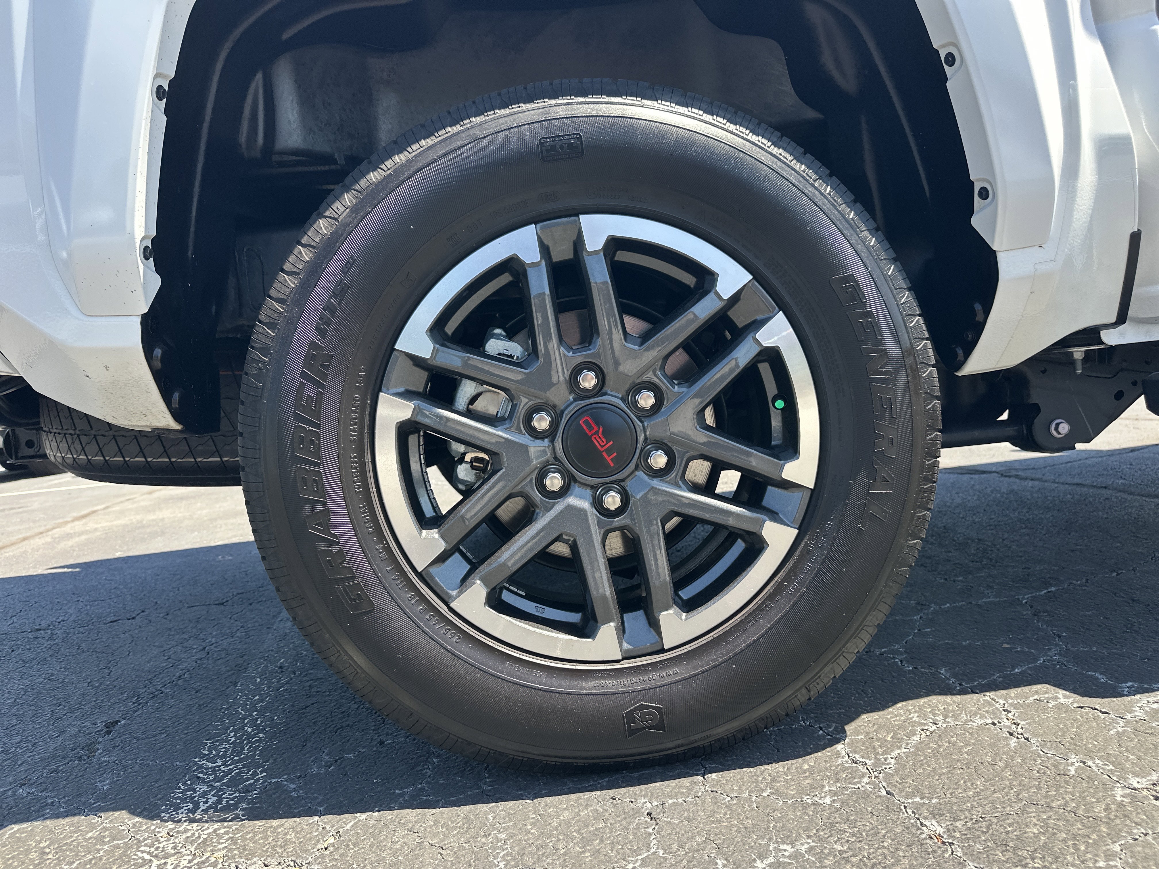 Used 2025 Toyota Tacoma TRD Sport AWD/4WD image 18