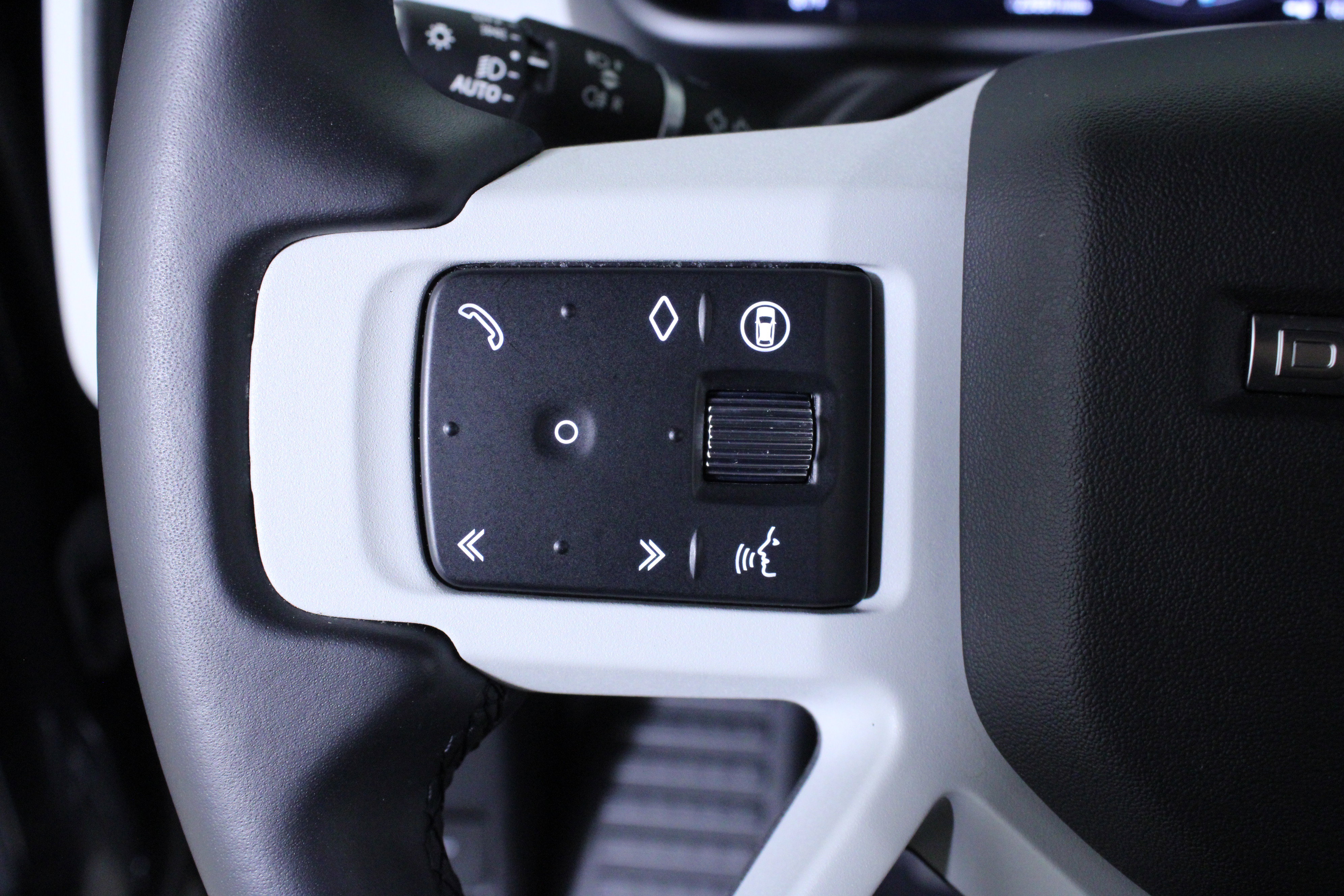 Used 2024 Land Rover Defender 110 S image 24