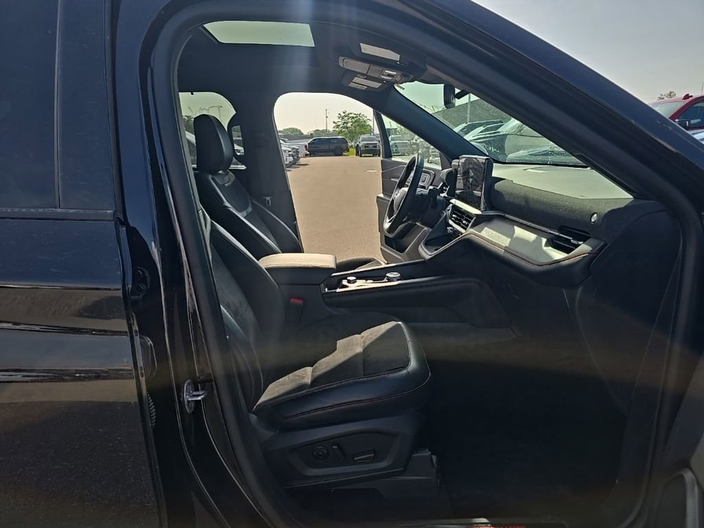 Used 2025 Ford Explorer ST AWD/4WD image 22