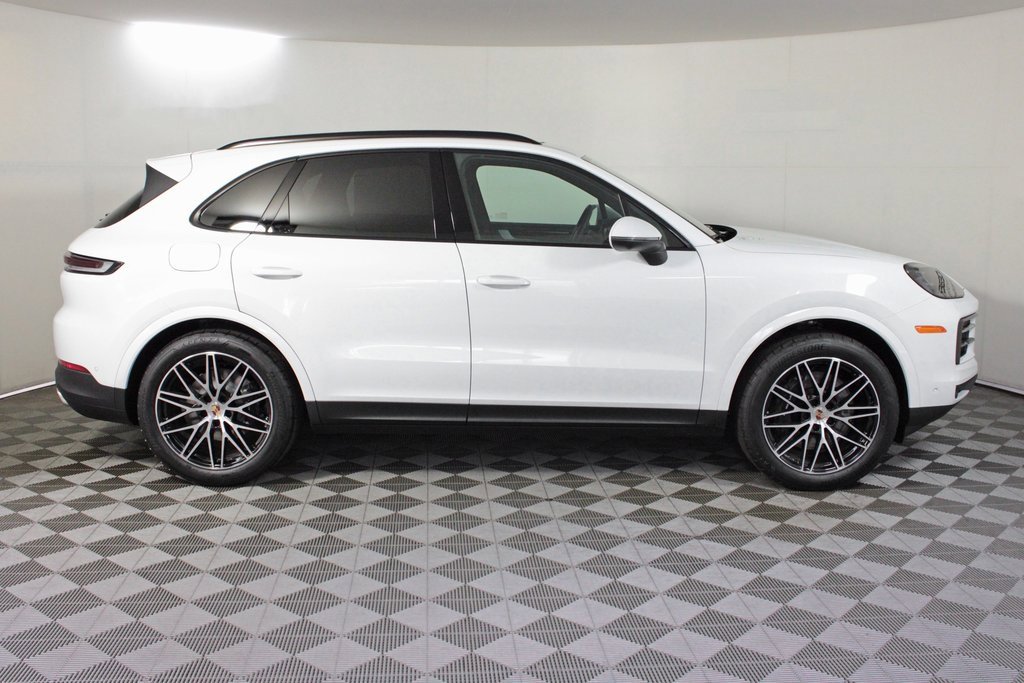 Used 2025 Porsche Cayenne image 8