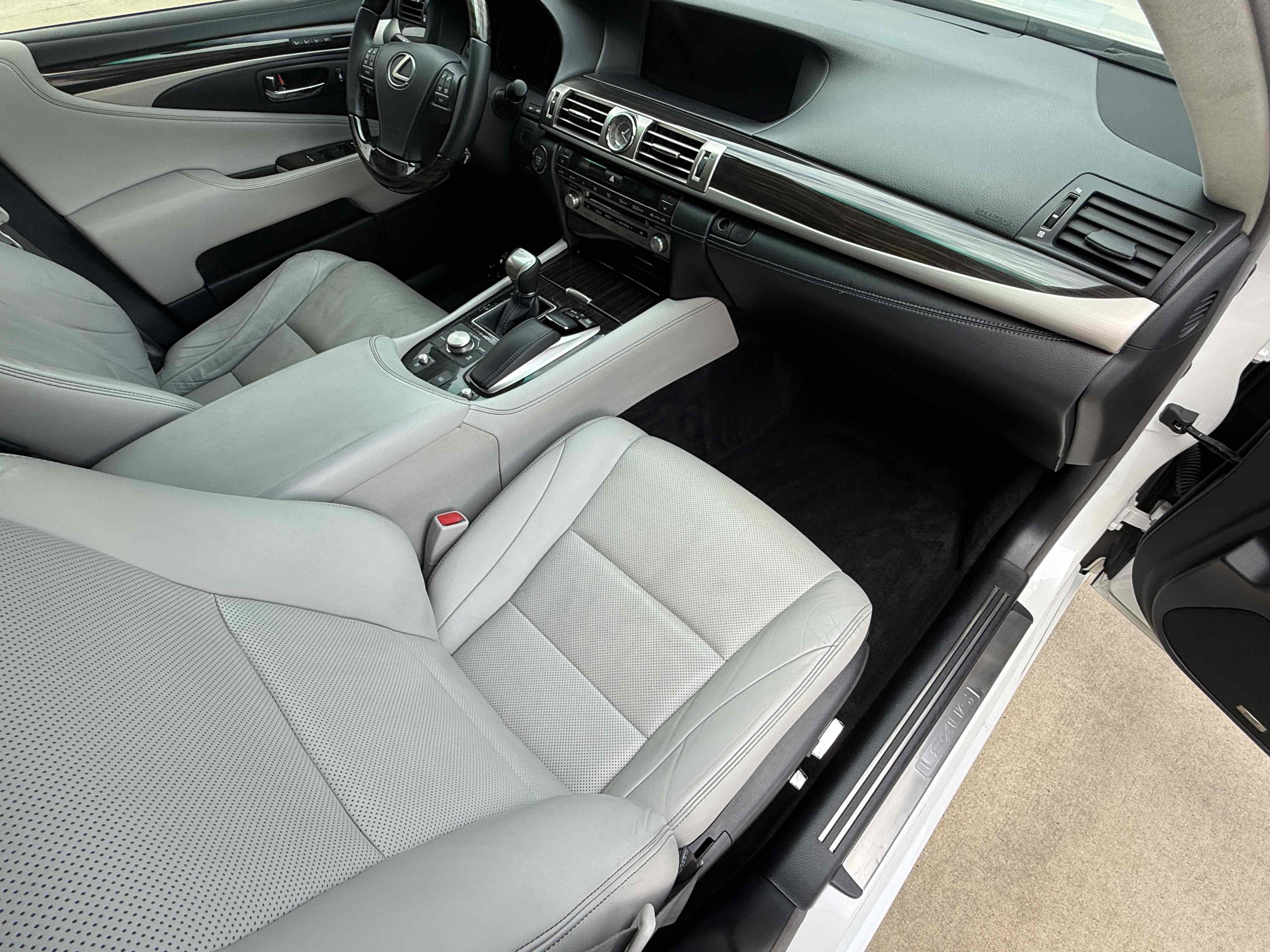 Used 2013 Lexus LS 460 L w/ All-Weather Pkg image 17