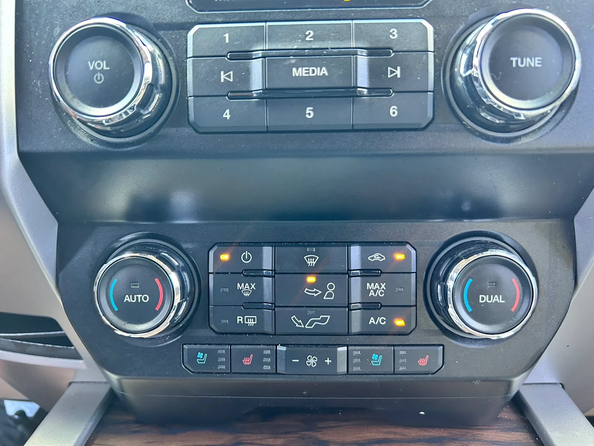 Used 2019 Ford F150 Lariat RWD image 23