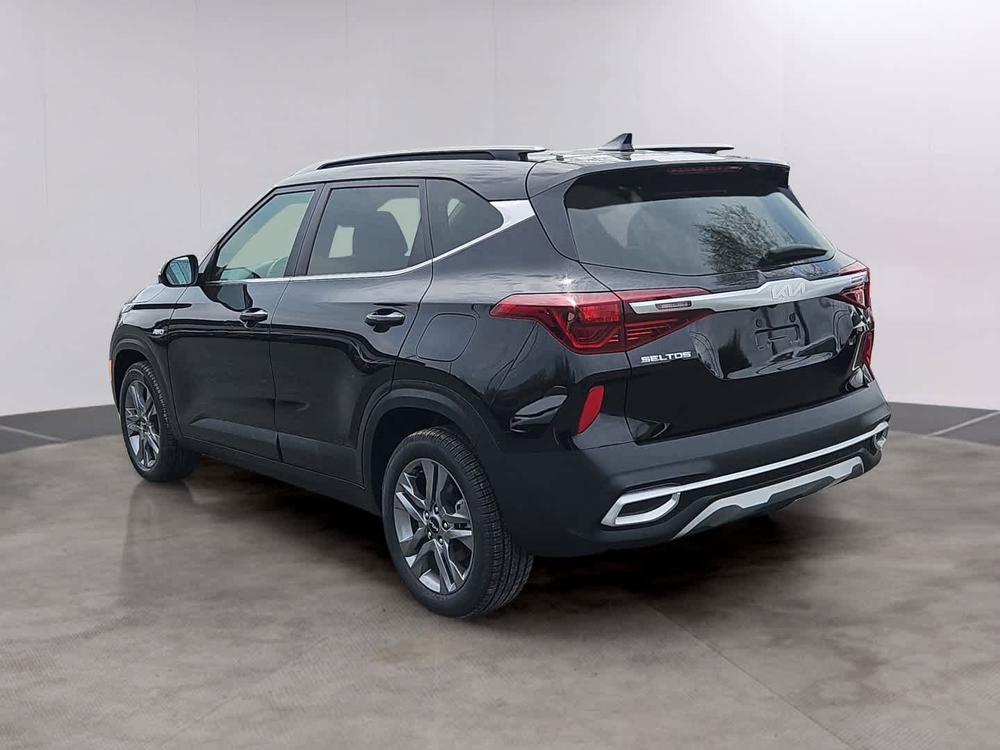 Used 2023 Kia Seltos S AWD/4WD image 6