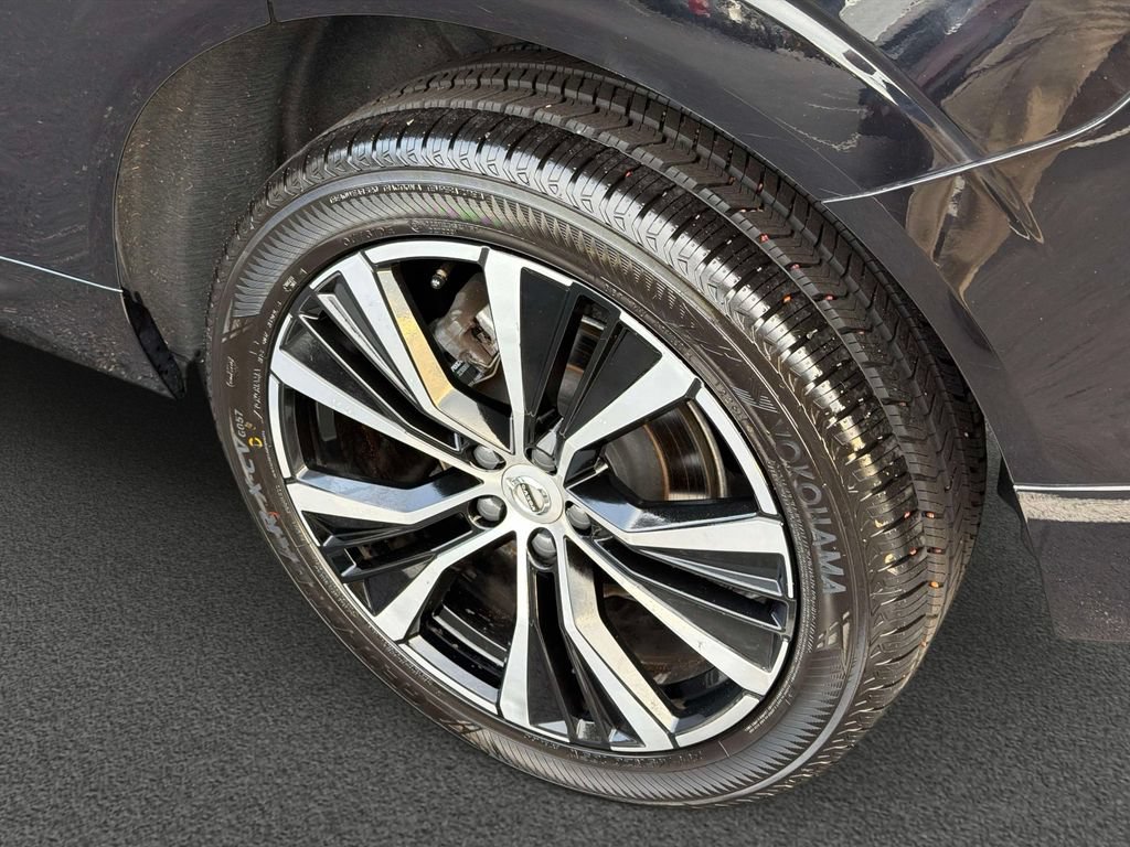 Used 2024 Volvo XC60 B5 Plus w/ Protection Package Premier AWD/4WD image 11
