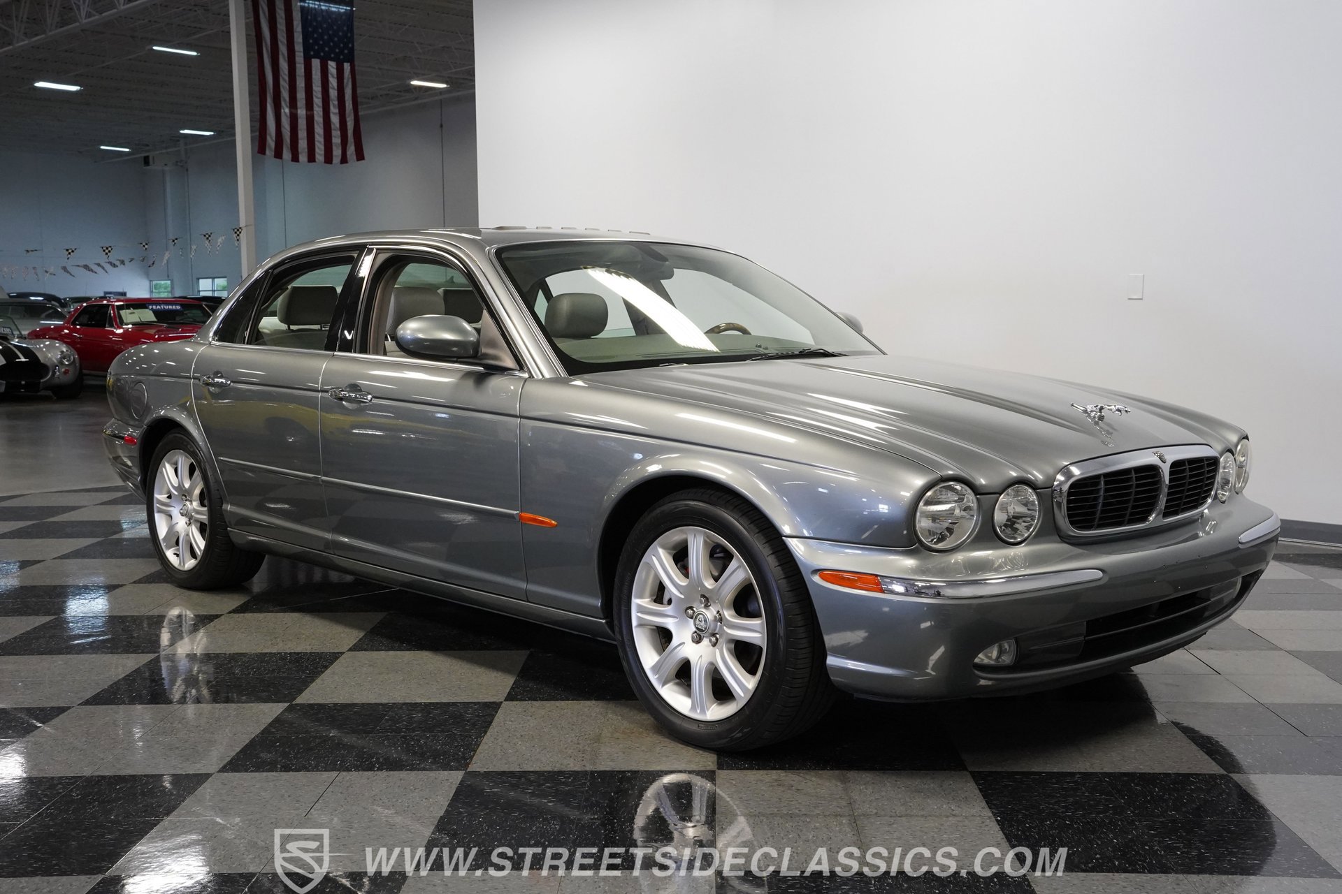 Used 2004 Jaguar XJ8 image 16