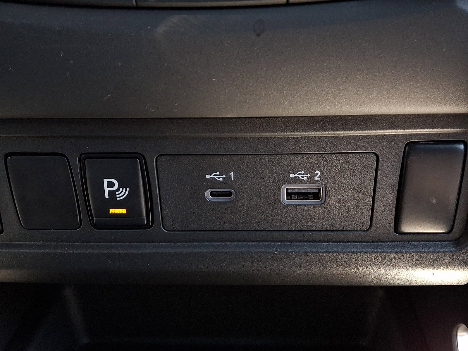 Used 2025 Nissan Frontier SV image 24