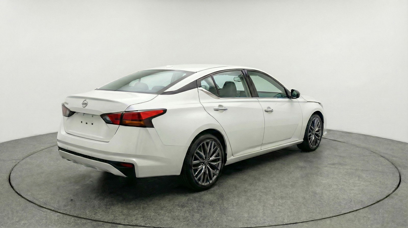 Used 2025 Nissan Altima 2.5 SV image 9