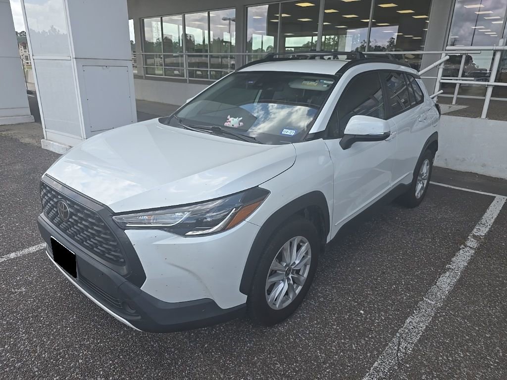 Used 2022 Toyota Corolla Cross LE image 2