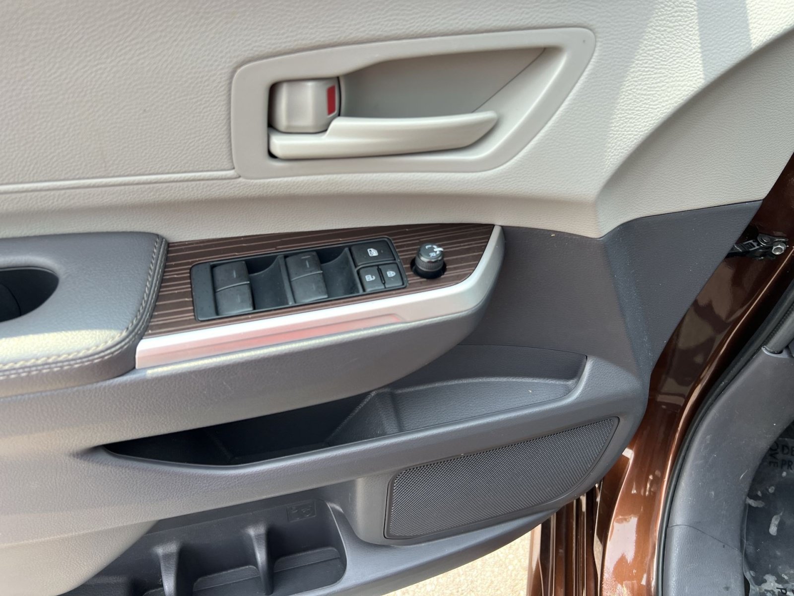 Used 2023 Toyota Sienna LE AWD/4WD image 15