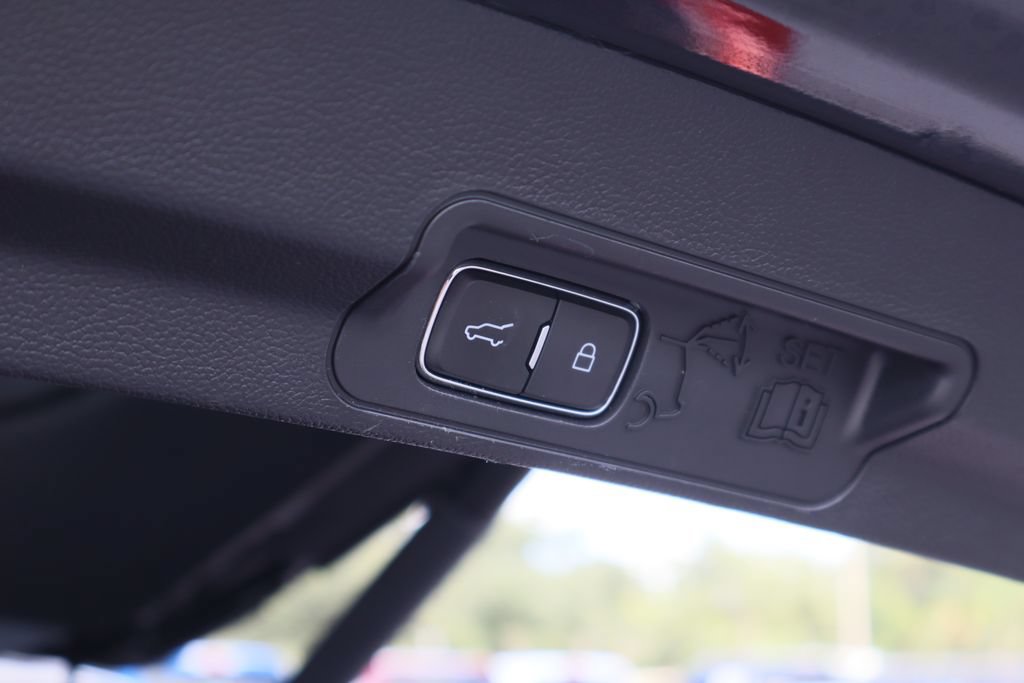 Used 2021 Ford Explorer XLT w/ Equipment Group 202A AWD/4WD image 27