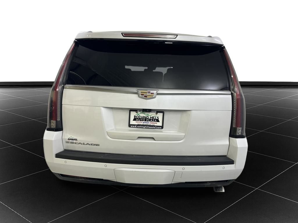 Used 2017 Cadillac Escalade Platinum image 4
