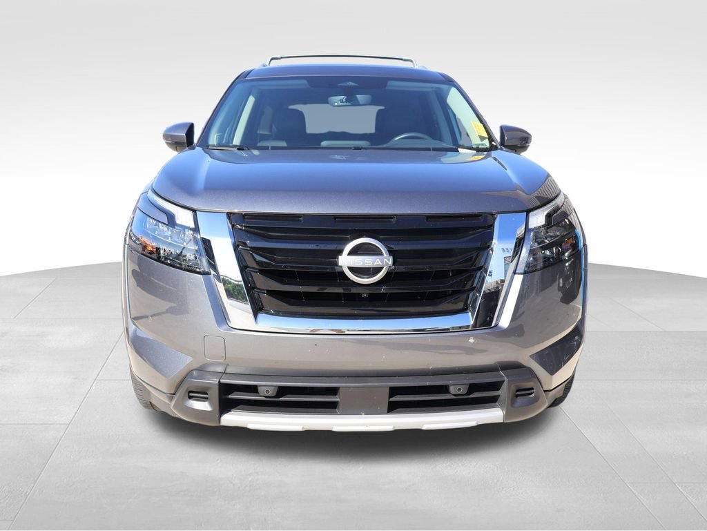 Used 2025 Nissan Pathfinder SL w/ SL Premium Package AWD/4WD image 5