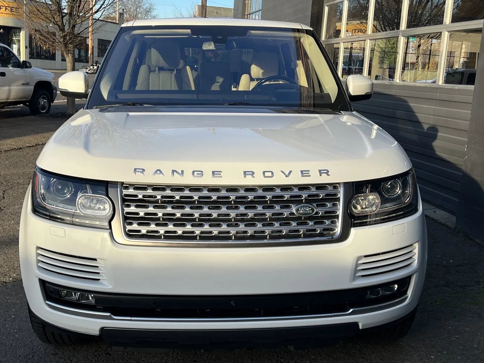 Used 2016 Land Rover Range Rover HSE image 9
