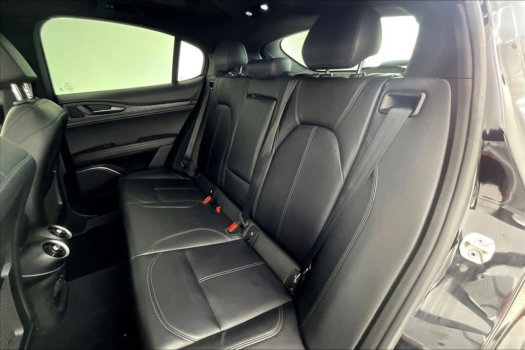 Used 2022 Alfa Romeo Stelvio Sprint image 32