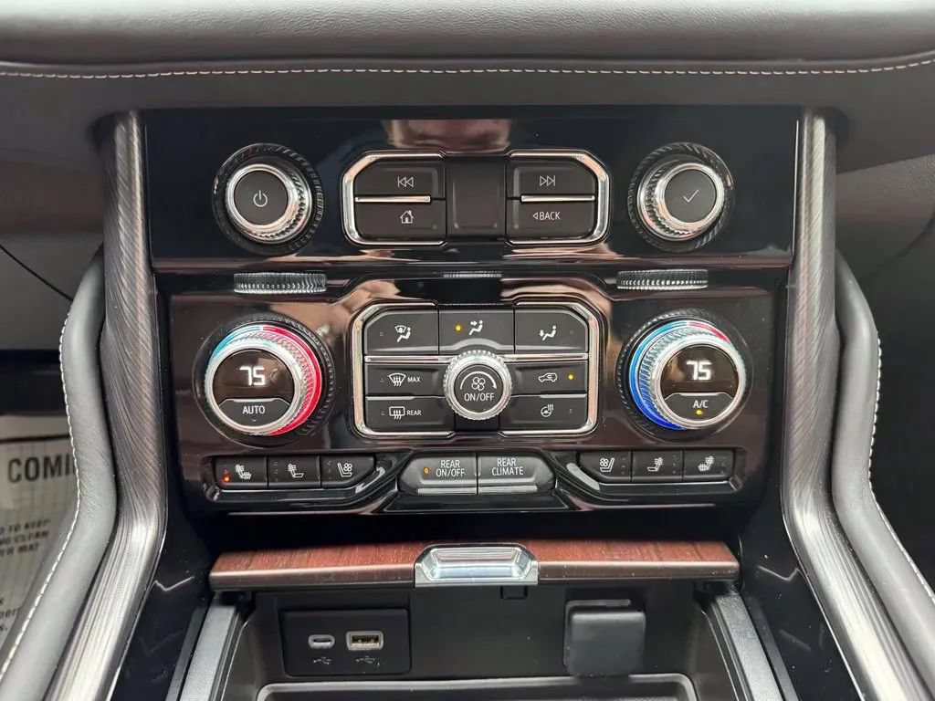 Used 2024 GMC Yukon Denali Ultimate AWD/4WD image 31