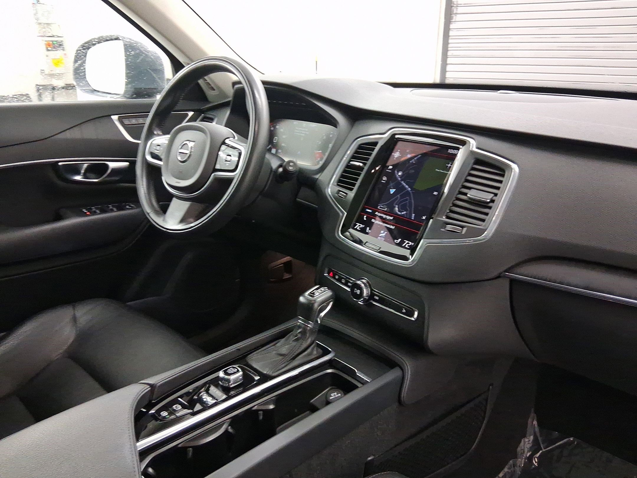 Used 2020 Volvo XC90 T6 Momentum w/ Protection Package image 20