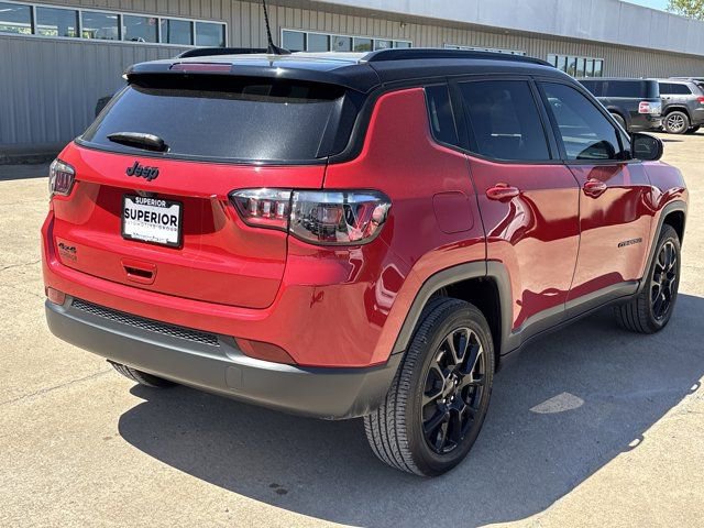 Used 2023 Jeep Compass Altitude AWD/4WD image 3