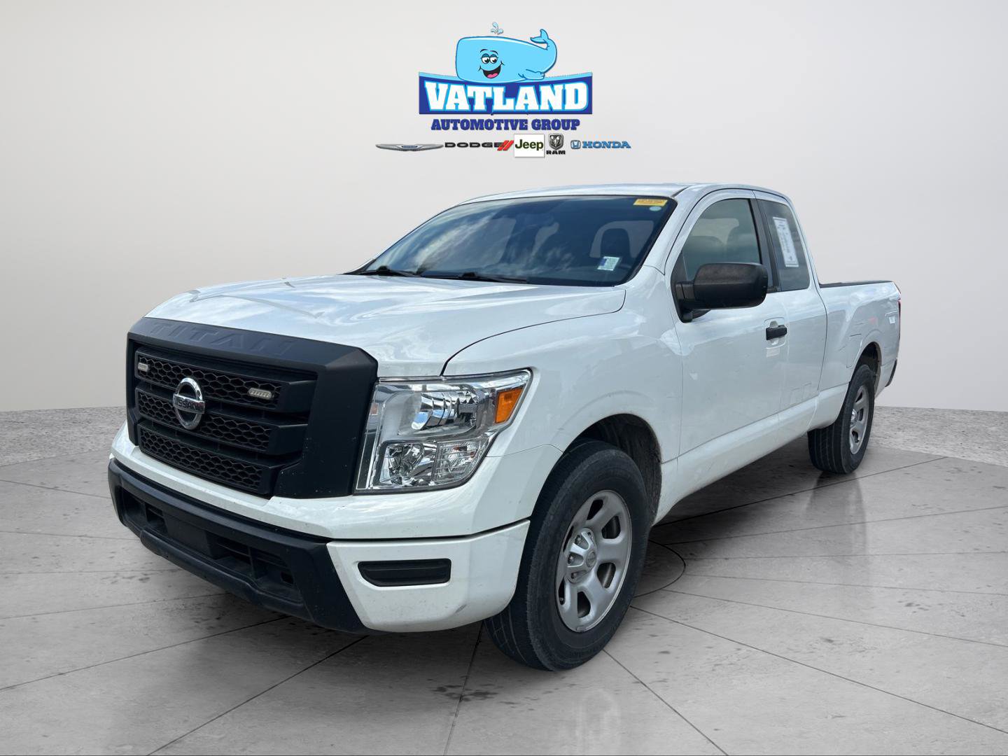 Used 2022 Nissan Titan S image 1