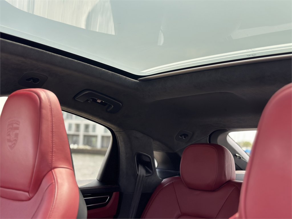 Used 2022 Porsche Cayenne GTS image 34