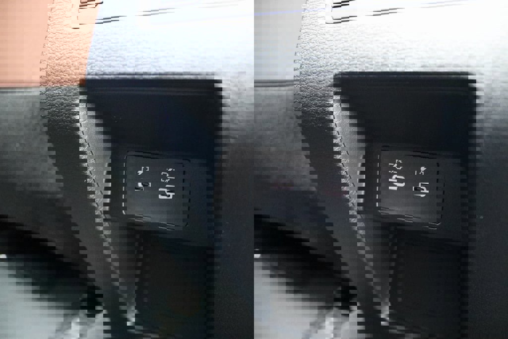 New 2025 Mitsubishi Outlander SEL image 32