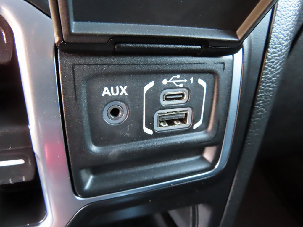 Used 2023 Jeep Wrangler Sahara image 9