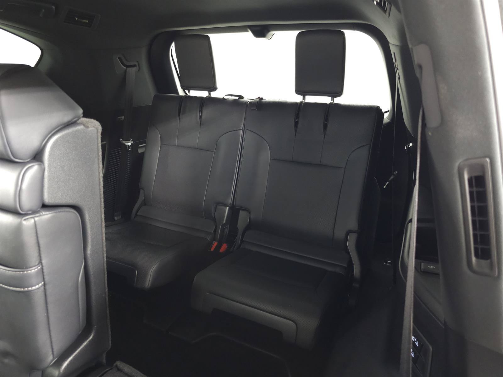 Used 2025 Lexus LX 600 4WD w/ Accessory Package (2T) image 40