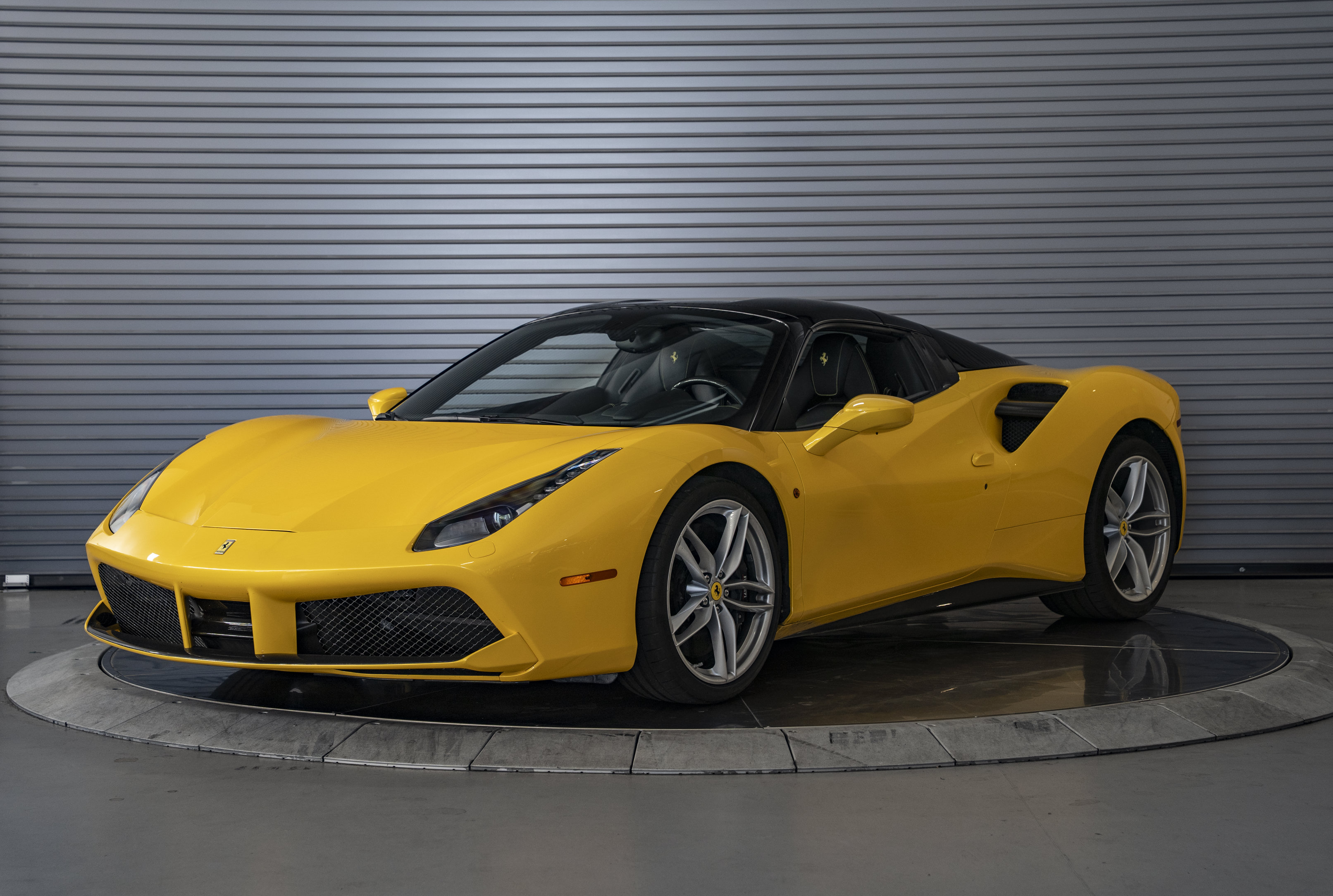 Used 2018 Ferrari 488 Spider RWD image 1