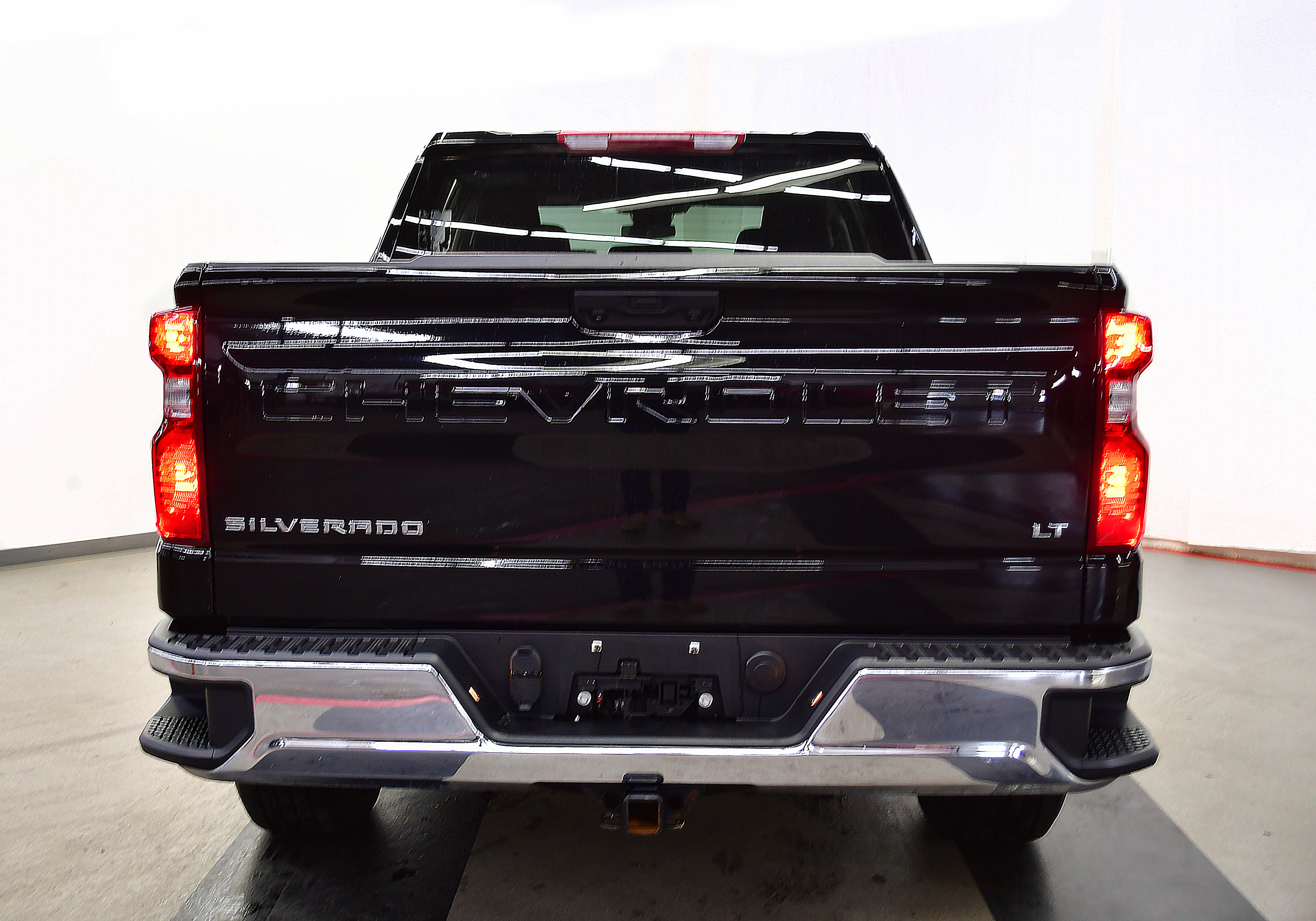 Used 2023 RAM 1500 Classic SLT w/ Trailer & Traction Group image 6