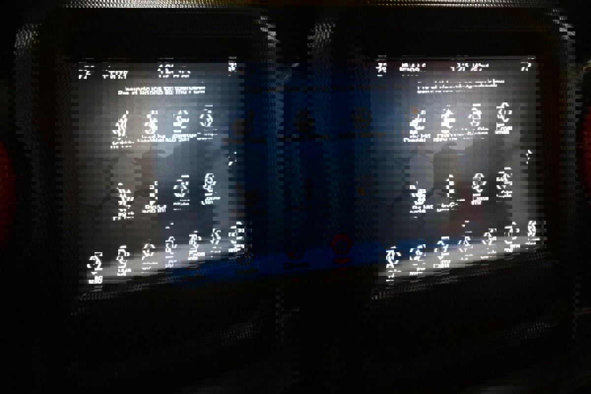 Used 2018 Jeep Wrangler Unlimited Sahara w/ Cold Weather Group image 19