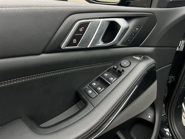Used 2024 BMW X5 xDrive50e w/ M Sport Package AWD/4WD image 11