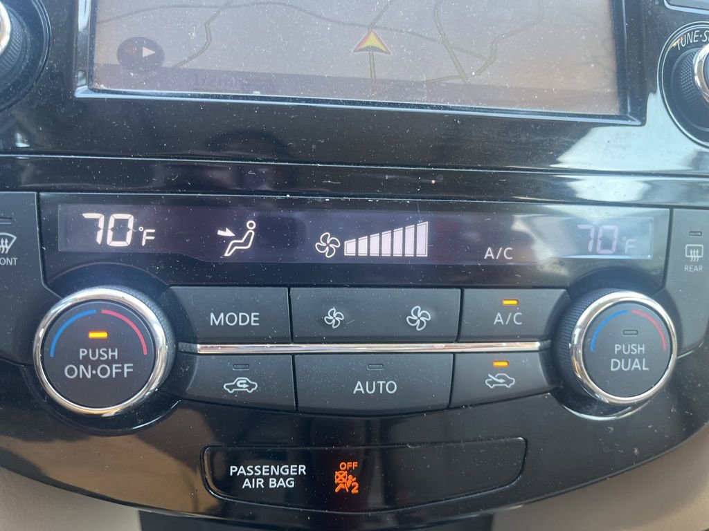 Used 2015 Nissan Rogue SL w/ SL Premium Package image 16