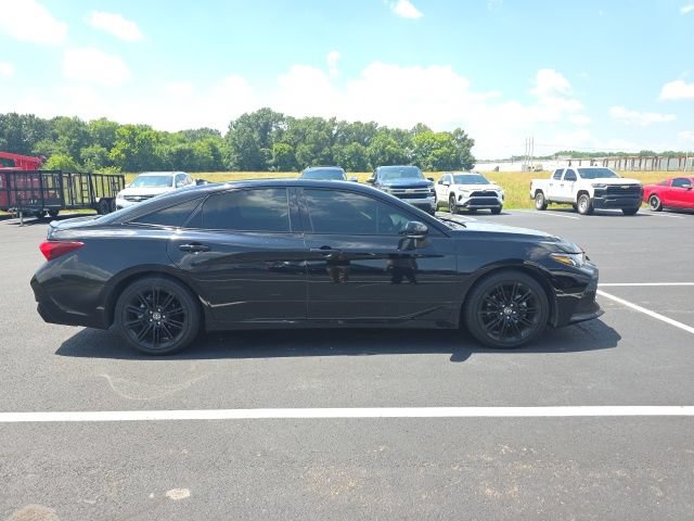 Used 2021 Toyota Avalon XSE FWD image 2