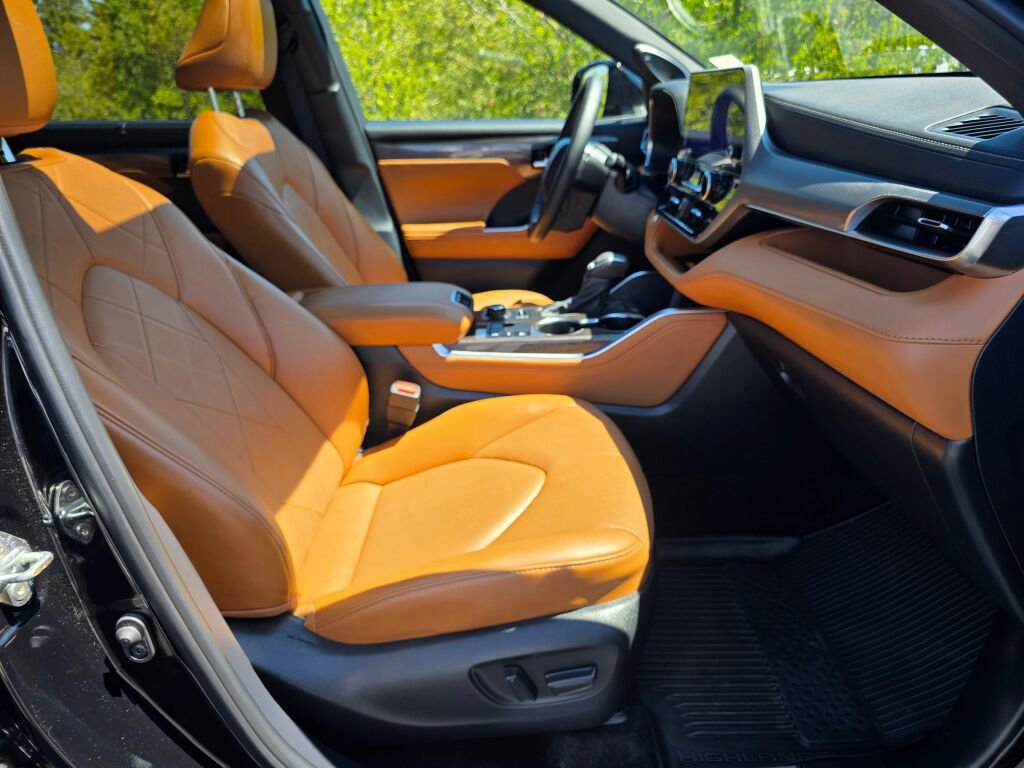 Used 2024 Toyota Highlander Platinum image 48