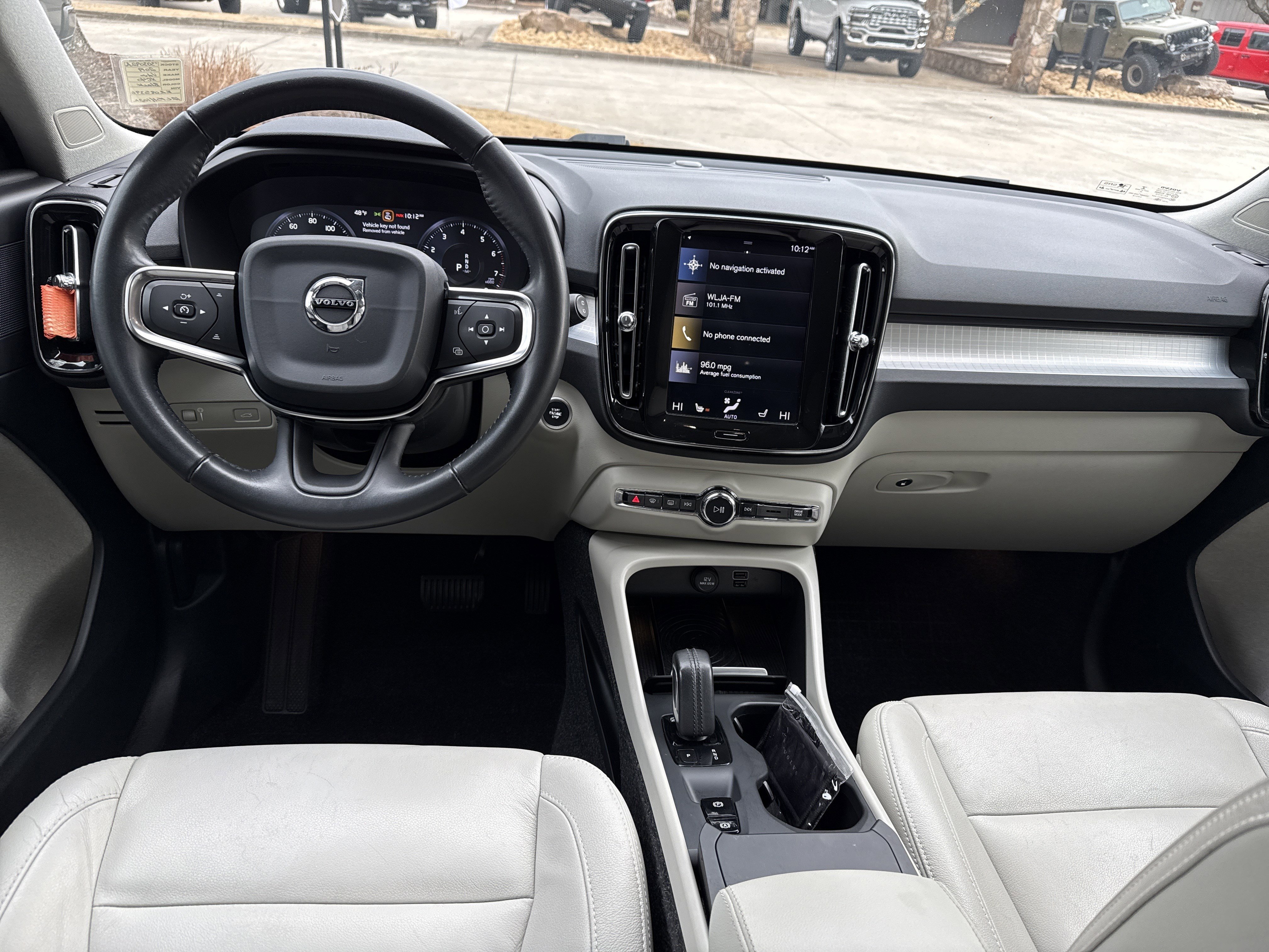 Used 2019 Volvo XC40 T5 Momentum image 21