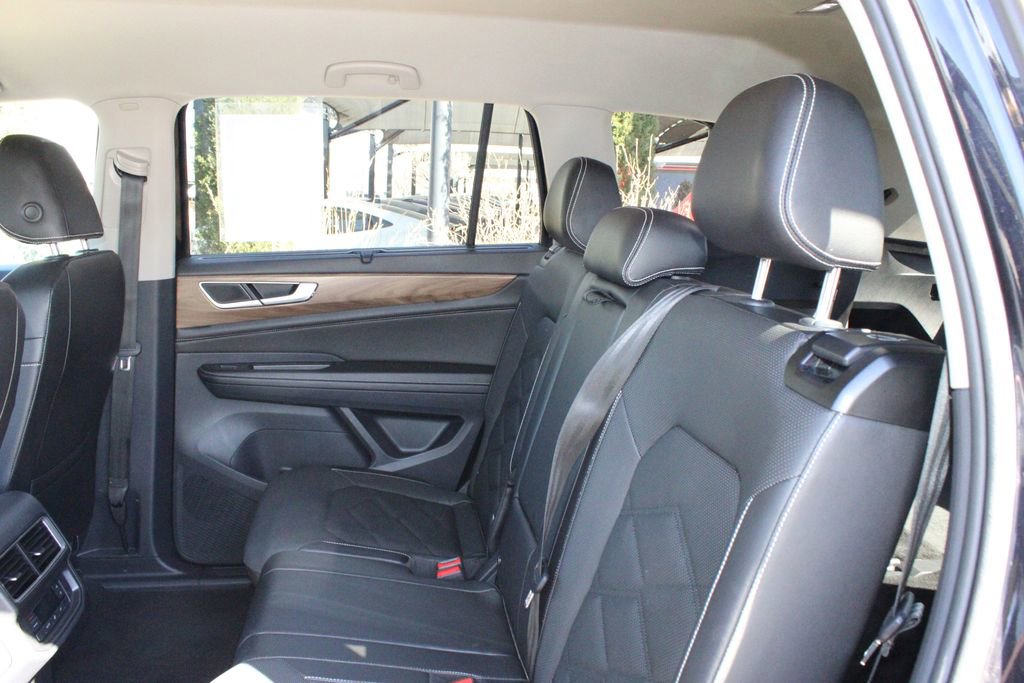 Used 2025 Volkswagen Atlas SE AWD/4WD image 44